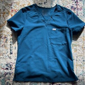 Figs Deep Reef Catarina scrub top - size small (S)